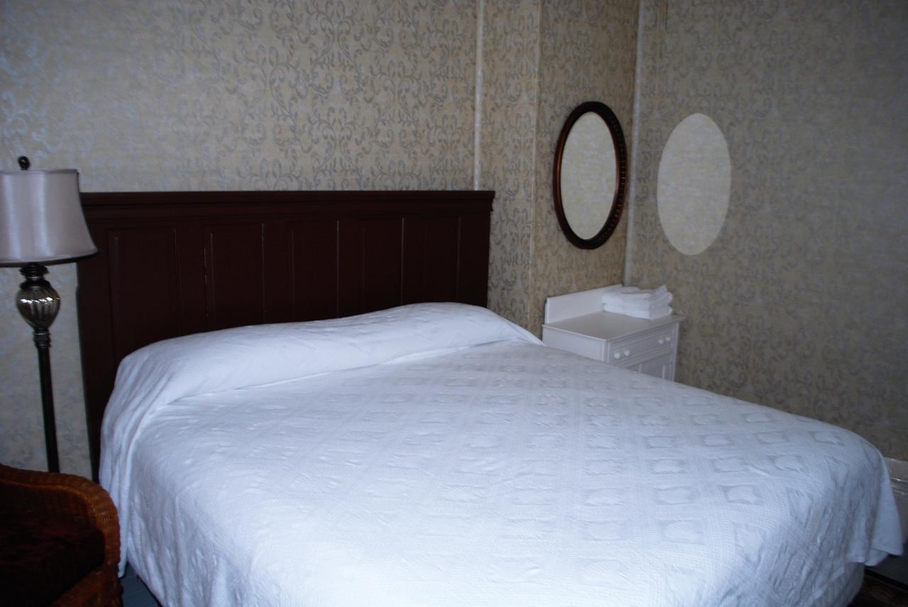 The Historic Park Hotel Put-in-Bay Exterior photo