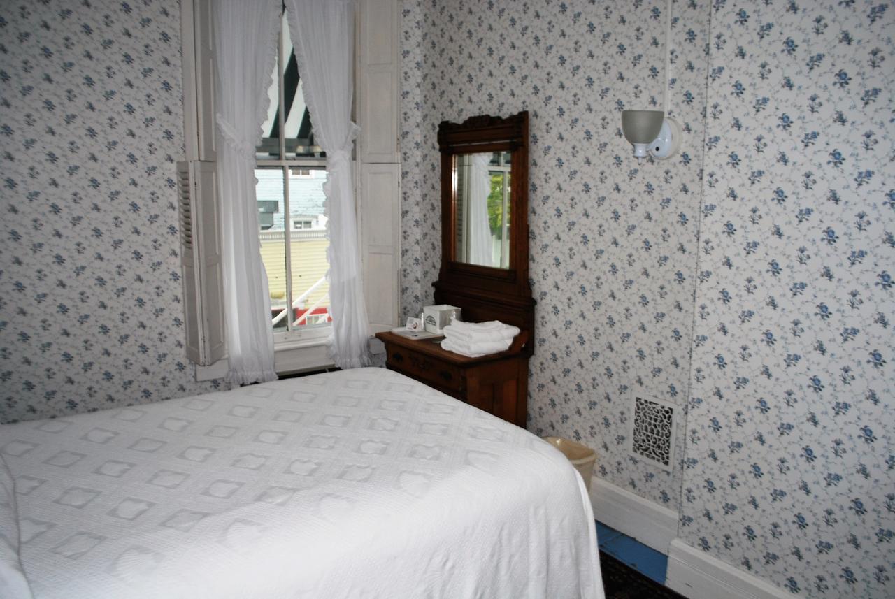 The Historic Park Hotel Put-in-Bay Exterior photo