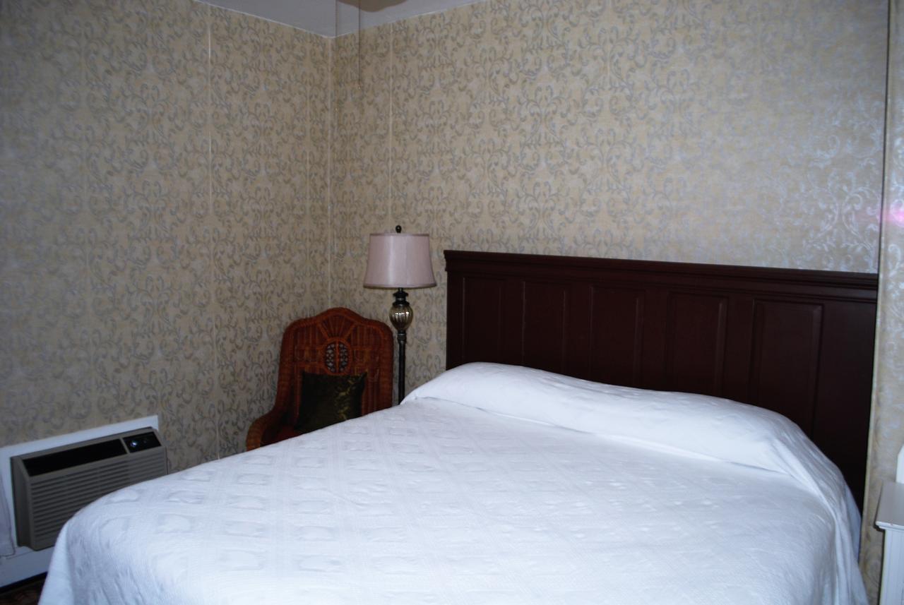 The Historic Park Hotel Put-in-Bay Exterior photo