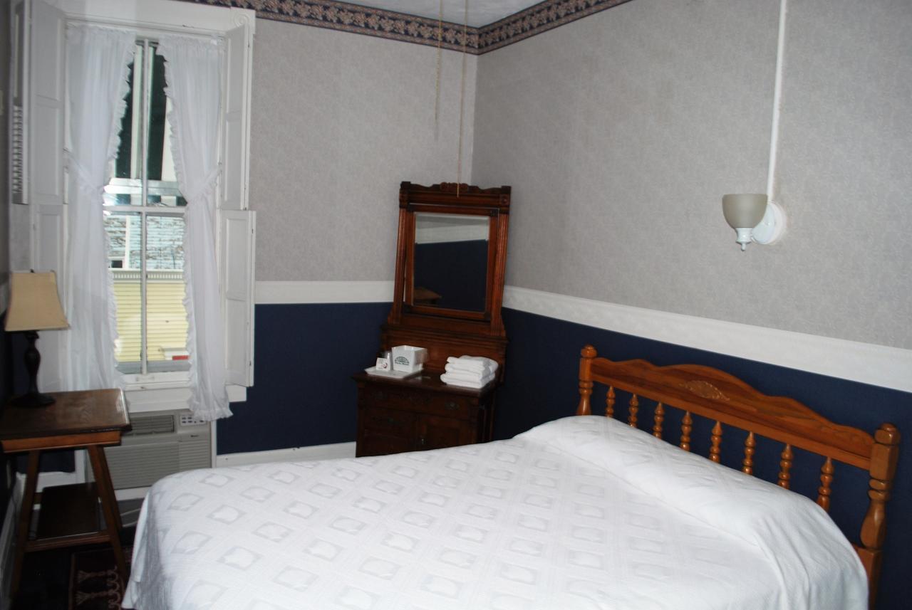 The Historic Park Hotel Put-in-Bay Exterior photo